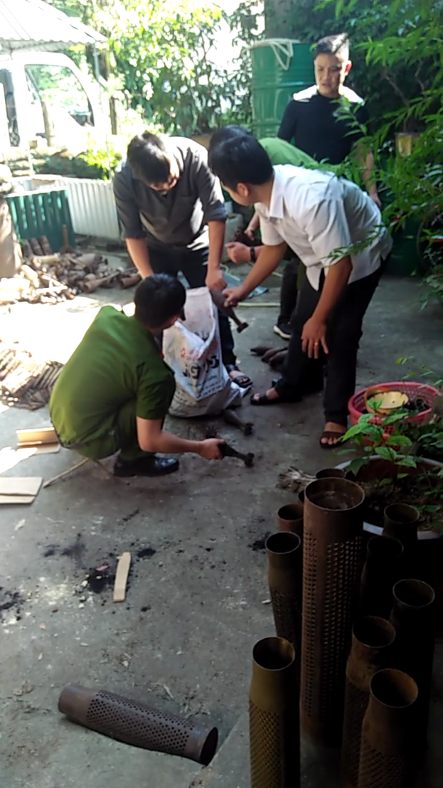 Chủ quán cà phê bị kiện vì để “mất” 1,5 tấn kỷ vật chiến tranh của bạn - 2 Chủ quán cà phê bị kiện vì để “mất” 1,5 tấn kỷ vật chiến tranh của bạn - 2