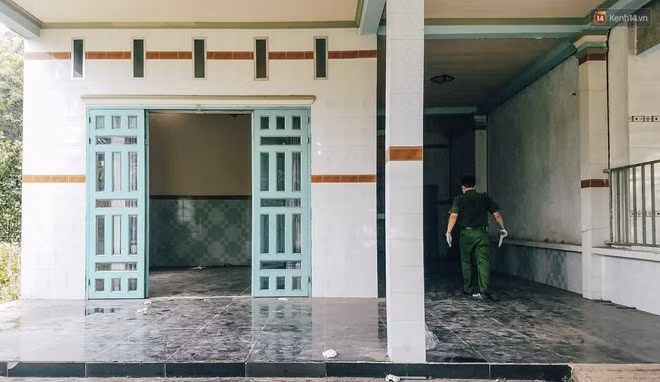 Vụ 2 khối bê tông xác người: Con trai đau đớn nhận dạng thi thể, mong sớm được đưa cha về nhà an táng - Ảnh 1.