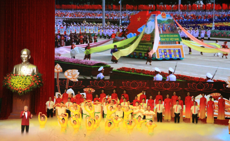 Một tiết mục văn nghệ đặc sắc tại Lễ kỷ niệm. Ảnh: Bình Thanh.