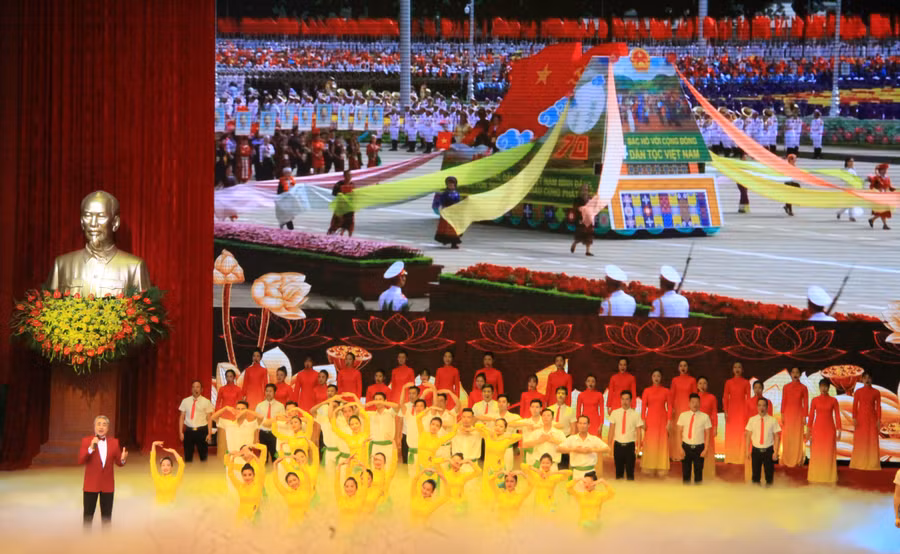 Một tiết mục văn nghệ đặc sắc tại Lễ kỷ niệm. Ảnh: Bình Thanh. Một tiết mục văn nghệ đặc sắc tại Lễ kỷ niệm. Ảnh: Bình Thanh.