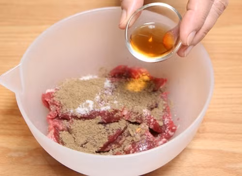 1441905357-cach-lam-bo-kho-bang-noi-com-dien--2-