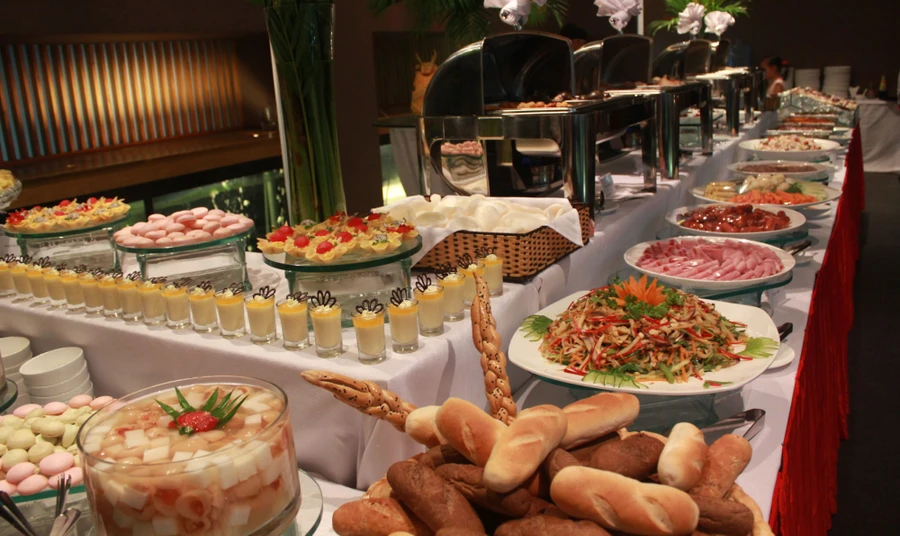 Cách ăn Buffet để thưởng thức được nhiều mà không lo bị... lỗ