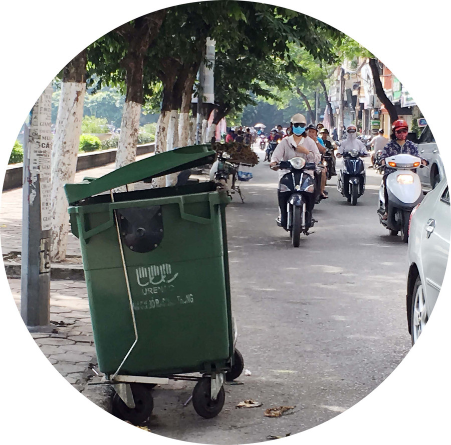 Nơi tập kết rác lấn cả lòng đường