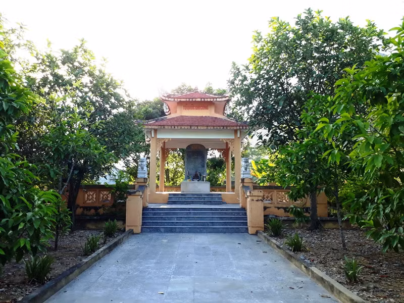 Tấm bia tưởng niệm khắc ghi sự hy sinh anh dũng của 13 nữ TNXP Thái Bình.