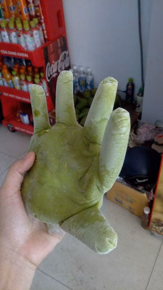 Con nói thích ăn kem bơ mà vừa nhìn thấy đã chạy mất dép là sao?