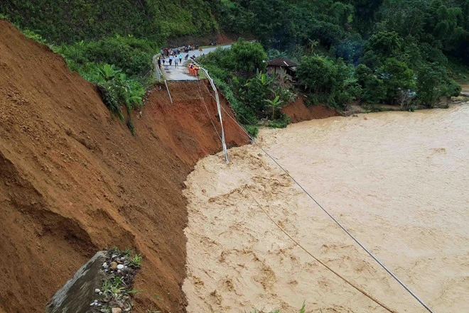 Nhiều tuyến đường huyết mạch tại Lai Châu bị sạt lở nghiêm trọng