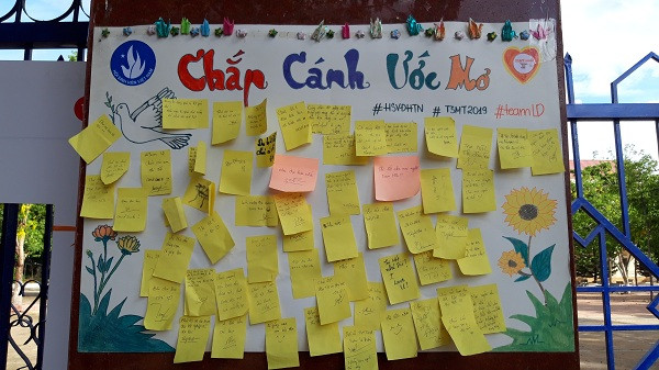 Những lời chúc ý nghĩa mà các sĩ tử giành cho nhau trong kì thi quan trọng. Ảnh: Trúc Hân