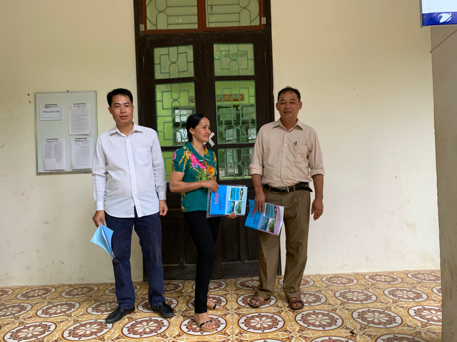 Các thí sinh lớn tuổi tự tin bước vào phòng thi Các thí sinh lớn tuổi tự tin bước vào phòng thi