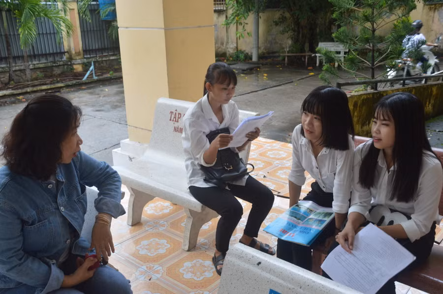 Tranh thủ xem lại bài.