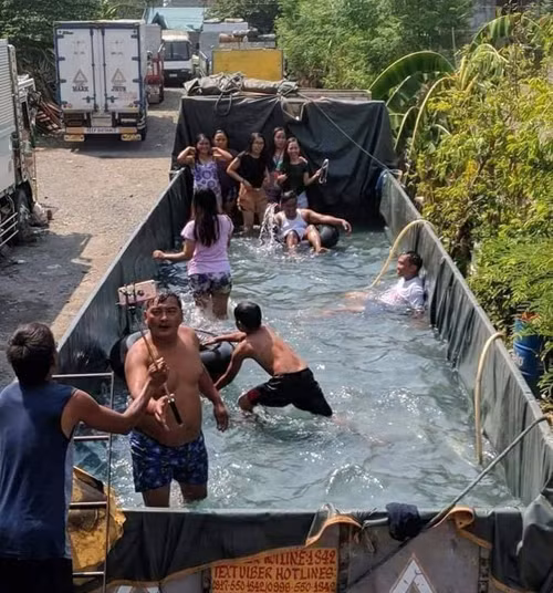 Thế này có khác gì đi tắm biển cơ chứ.