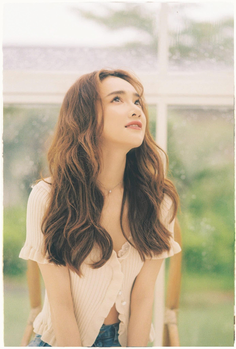 Sau khi sinh con và tích cực giảm cân, nhan sắc Nhã Phương ngày càng lên hương.