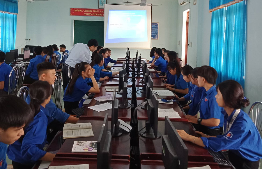 Những năm gần đây, Trường THPT Lê Hồng Phong nhận được sự quan tâm của các cấp, ngành, với việc đầu tư mạnh mẽ về cơ sở vật chất.