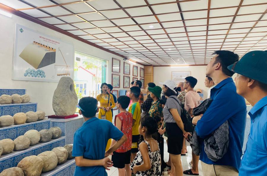 Thành nhà Hồ cách TP Thanh Hóa khoảng 50 km, có kiến trúc đá độc đáo, khu trưng bày hiện vật hơn 600 năm tuổi. (Ảnh: Triệu Hương)