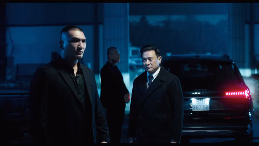 Đạo diễn Lương Đình Dũng luôn tìm cách nâng tầm qua mỗi cảnh quay. Đạo diễn Lương Đình Dũng luôn tìm cách nâng tầm qua mỗi cảnh quay.