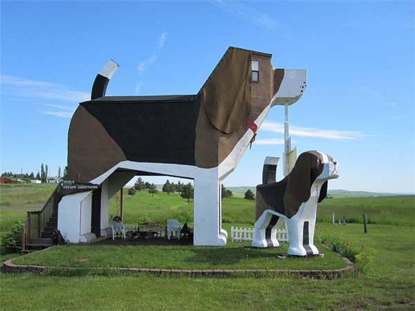 Quán trọ công viên Bark Dog này nằm ở Cottonwood, Indiana, Hoa Kỳ. Nó được thiết kế bởi cặp đôi Frances Conklin và Dennis Sullivan dành cho những người yêu chó. Quán trọ công viên Bark Dog này nằm ở Cottonwood, Indiana, Hoa Kỳ. Nó được thiết kế bởi cặp đôi Frances Conklin và Dennis Sullivan dành cho những người yêu chó.
