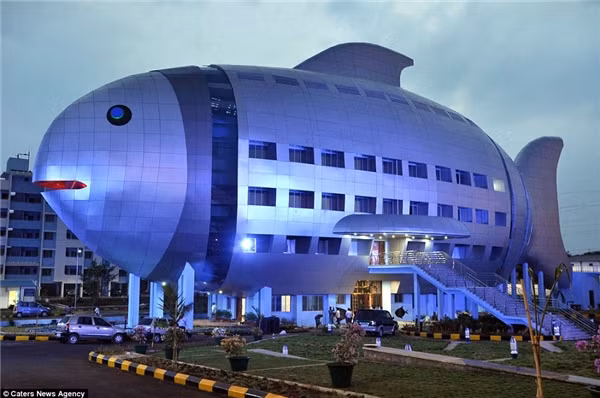 Tòa nhà hình cá mang kiến trúc hiện đại này được sử dụng làm&nbsp;cơ quan của&nbsp;Ban Phát triển Thủy sản Quốc gia ở Hyderabad, Ấn Độ.
