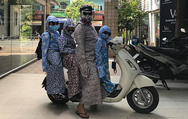 “Ninja mẹ chở 3 ninja con” chính là bức ảnh đang gây bão MXH khiến không ai là không cười đau ruột - Hình 1