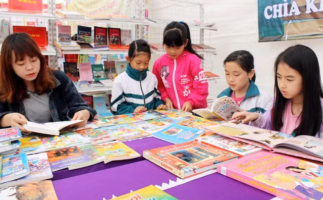 Thị trường sách tương tác thông minh: Hướng đi mới thời CMCN 4.0