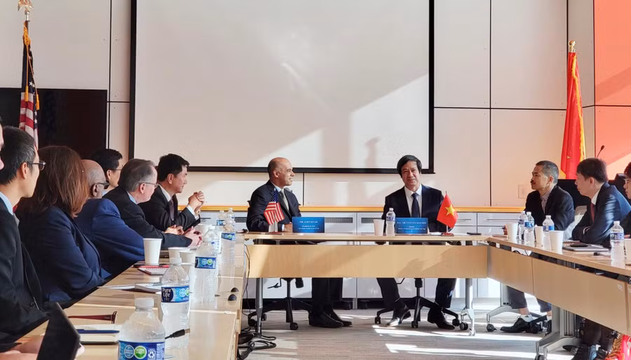 Quang cảnh cuộc làm việc giữa Viện Khảo thí giáo dục Hoa Kỳ với đoàn công tác của Việt Nam do Bộ trưởng Bộ GD&amp;ĐT Nguyễn Kim Sơn dẫn đầu.