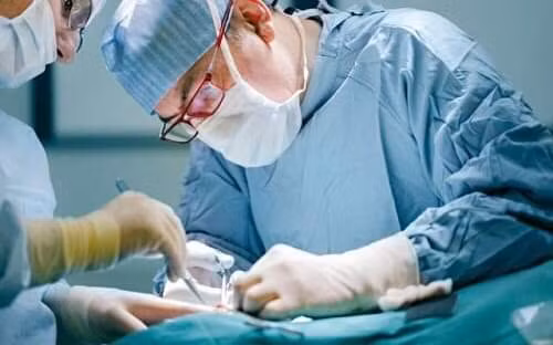 Các bác sỹ chữa bệnh trĩ giỏi và uy tín