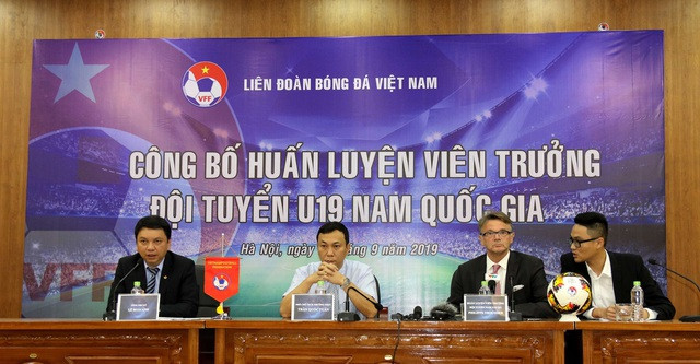 VFF đánh giá cao năng lực của HLV Troussier. VFF đánh giá cao năng lực của HLV Troussier.