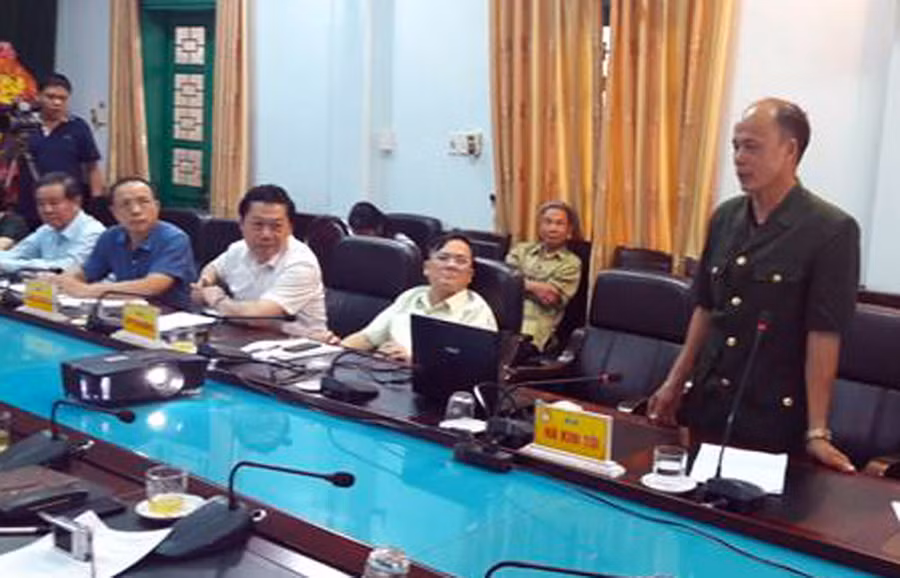 Tác giả Hà Kim Be trình bày đề án tại Hội đồng thẩm định.