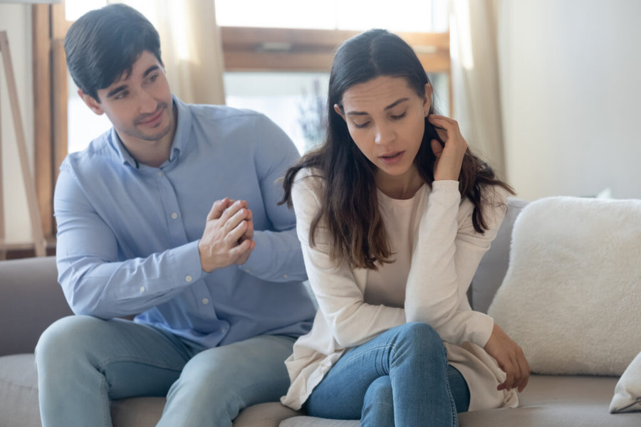Sự phản bội là hành vi rất đáng lên án. (Ảnh: ITN). Sự phản bội là hành vi rất đáng lên án. (Ảnh: ITN).