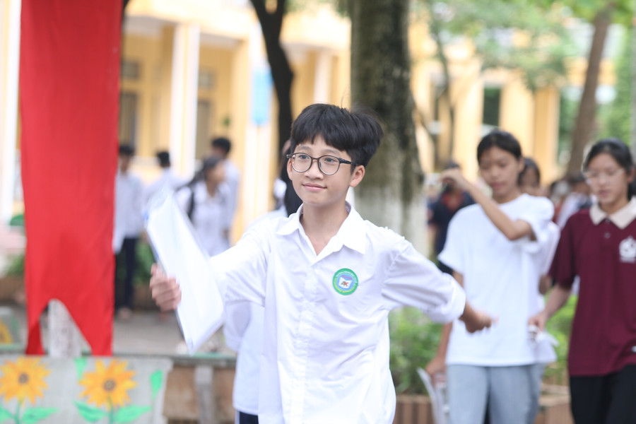Thí sinh ra về với tâm trạng thoải mái, dễ chịu. Thí sinh ra về với tâm trạng thoải mái, dễ chịu.