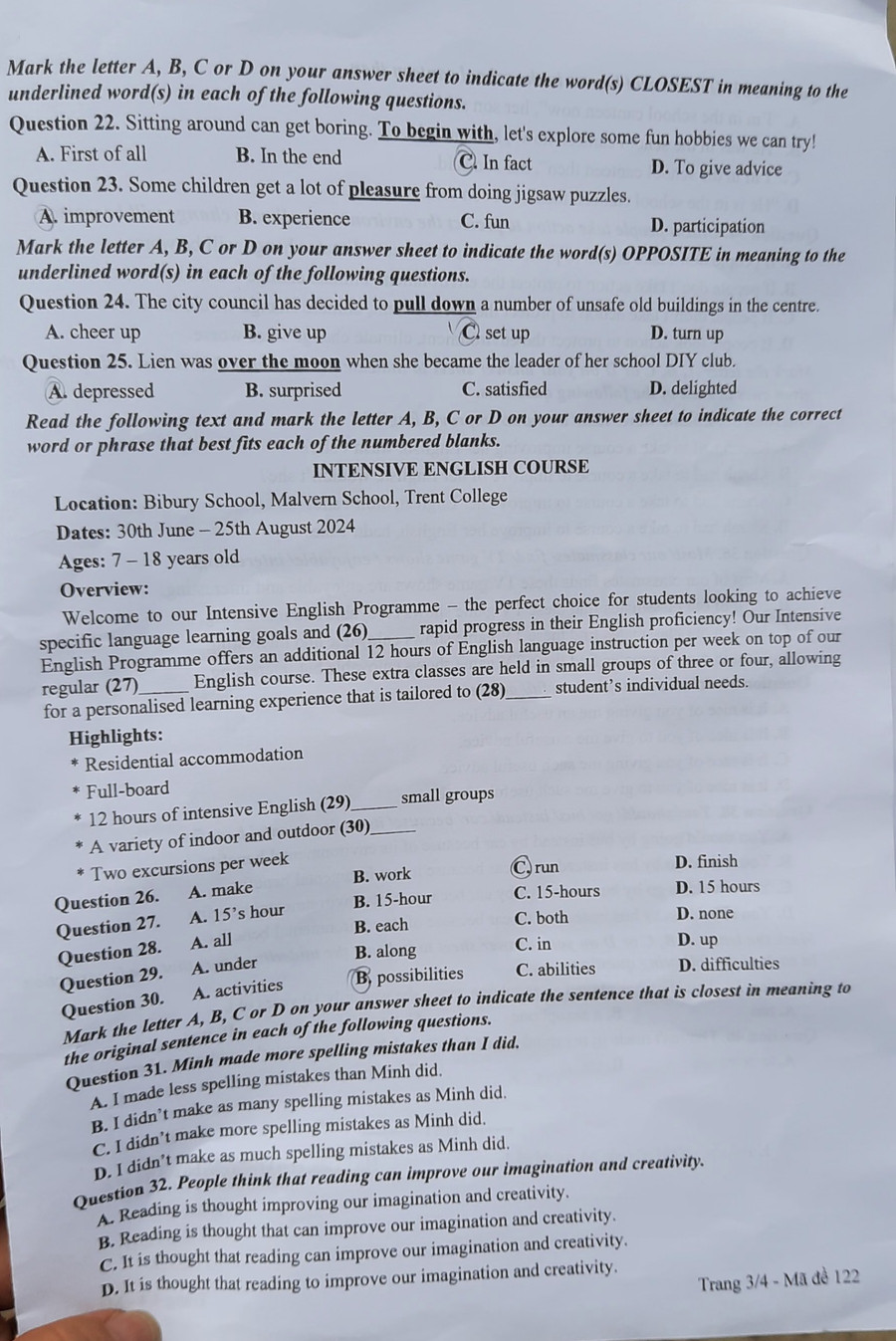 Đề thi môn Tiếng Anh, mã đề 122.