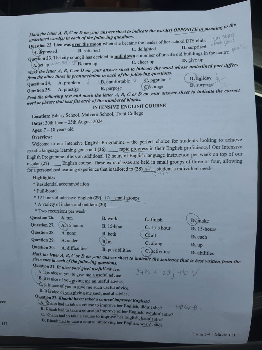 Đề thi môn Tiếng Anh, mã đề 111.