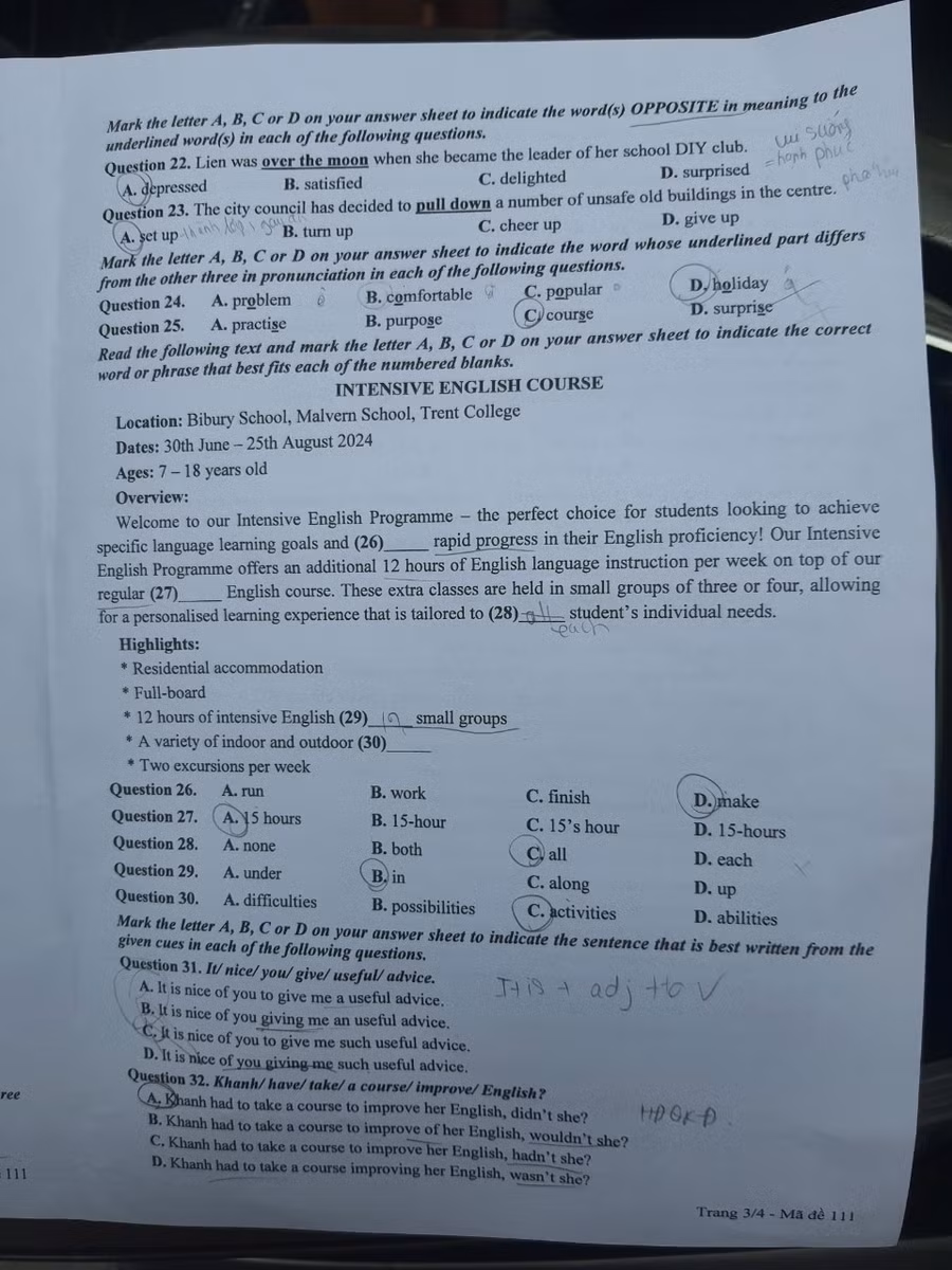 Đề thi môn Tiếng Anh, mã đề 111.