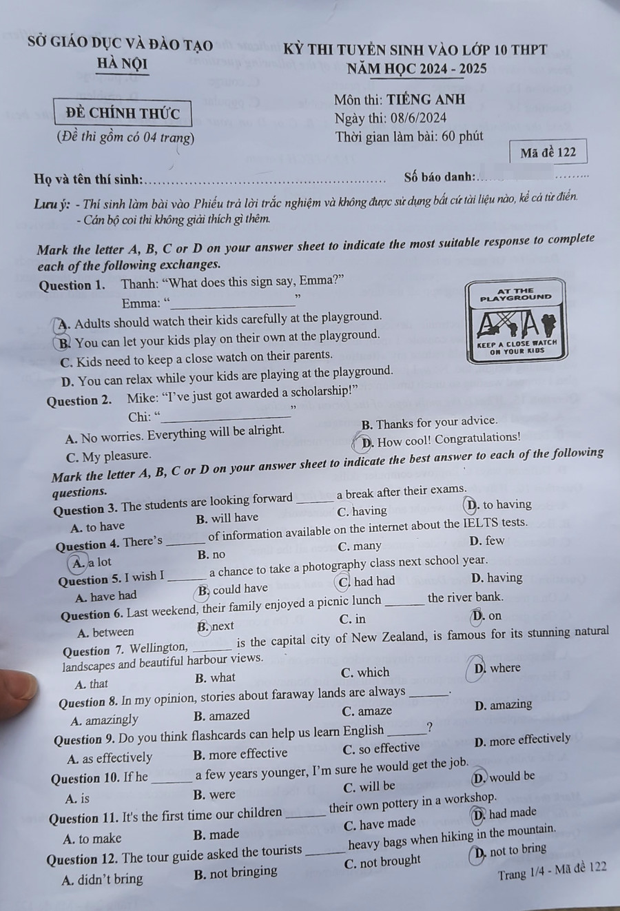 Đề thi môn Tiếng Anh, mã đề 122.