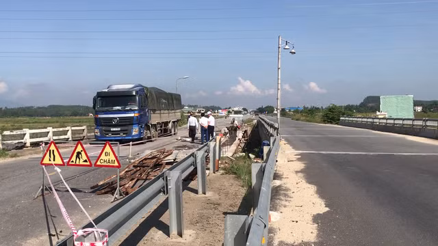 Đã 3 năm trôi qua nhưng dự án mở rộng quốc lộ 1A qua địa bàn huyện Bình Sơn vẫn chưa hoàn thành.