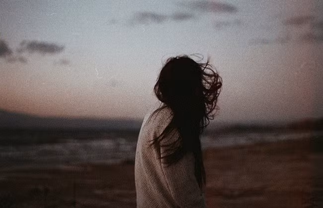 Lúc cô dâu thứ hai bước vào tiệc cưới, tôi bàng hoàng sửng sốt khi bí mật của chồng bị phơi bày trước cả nghìn người - Ảnh 2.