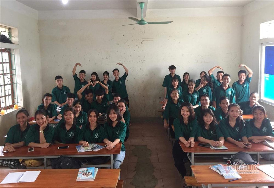 Đôi bạn “khổng lồ và tí hon” chênh nhau đến nửa mét ảnh 1 Đôi bạn khổng lồ và tí hon” chênh nhau đến nửa mét-3