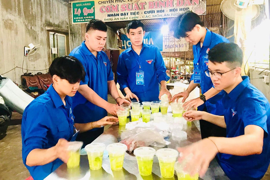 Bữa ăn sạch sẽ và đầy đủ chất dinh dưỡng. Bữa ăn sạch sẽ và đầy đủ chất dinh dưỡng.