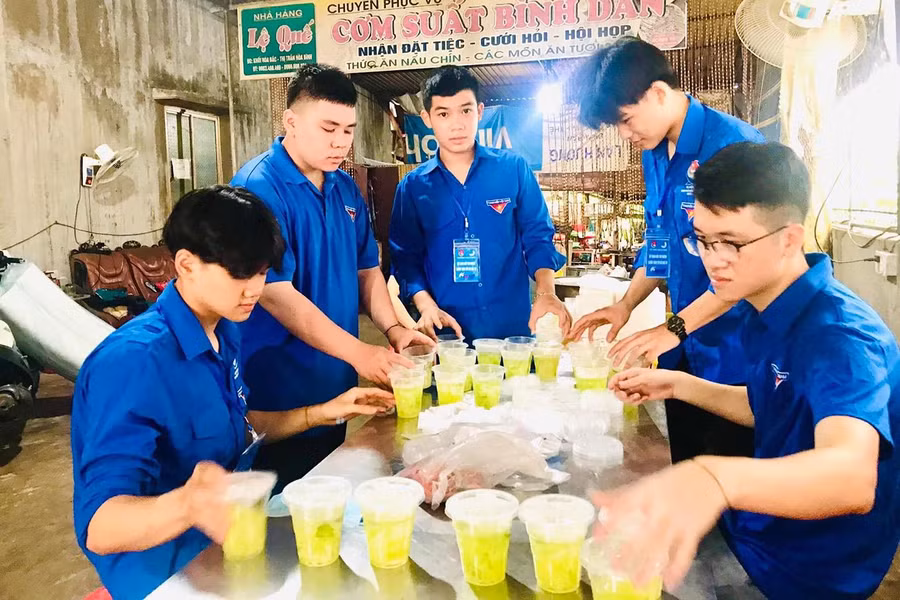 Bữa ăn sạch sẽ và đầy đủ chất dinh dưỡng.