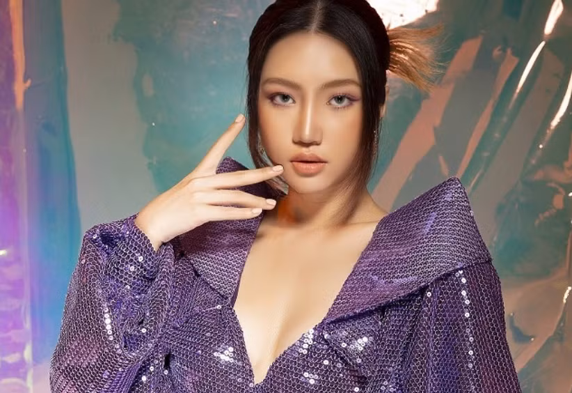 Orange nổi tiếng với bản hit “Người lạ ơi”.