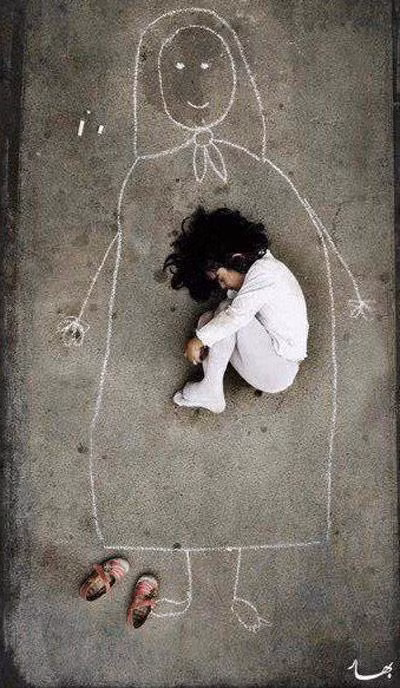 Hai bé trai khóc nghẹn sờ mặt mẹ lần cuối: “Xin mẹ đừng đi!“ ảnh 3 hai be trai khoc nghen, tan tay so mat me lan cuoi: "xin me dung di!" - 3