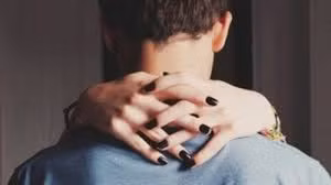 Chàng trai chủ động “cắm sừng” bạn gái vì lý do khiến nhiều người thốt lên: "Hèn thế!"