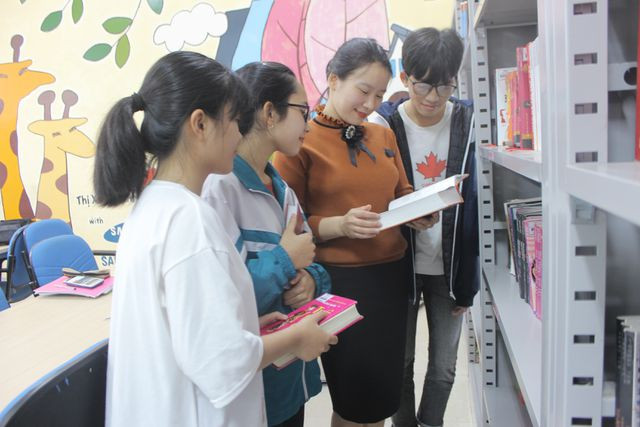 Hà Tĩnh: Cô thủ thư đi xin sách để tặng trẻ em nghèo - 4 Hà Tĩnh: Cô thủ thư đi xin sách để tặng trẻ em nghèo - 4
