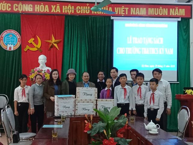 Hà Tĩnh: Cô thủ thư đi xin sách để tặng trẻ em nghèo - 3 Hà Tĩnh: Cô thủ thư đi xin sách để tặng trẻ em nghèo - 3