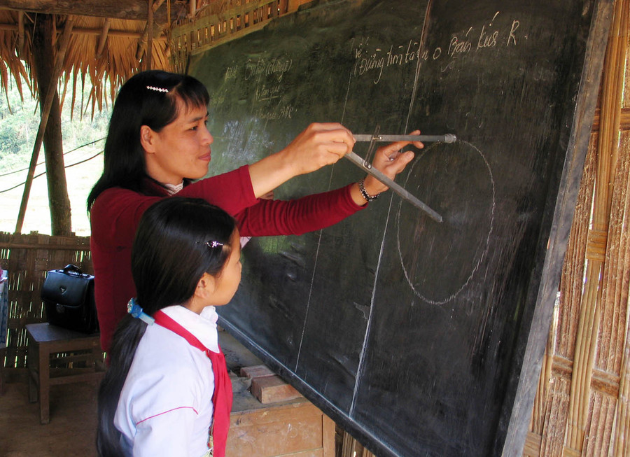Nguồn lực tài chính và con người có ý nghĩa quyết định trong việc đổi mới GD. Ảnh Đức Chiêm Nguồn lực tài chính và con người có ý nghĩa quyết định trong việc đổi mới GD. Ảnh Đức Chiêm