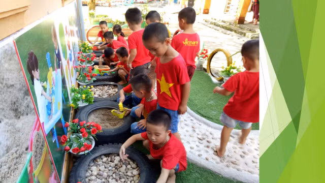 Học sinh tham gia hoạt động ngoài trời.