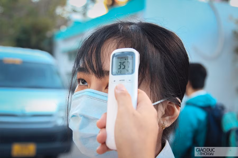 Những học sinh có thân nhiệt ổn định sẽ được trực tiếp lên lớp.