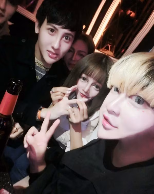 Những bạn trẻ có khuôn mặt... rắn