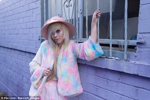 Tương lai, cô còn muốn cắt bớt xương sườn và bơm ngực, nâng cấp vòng 3