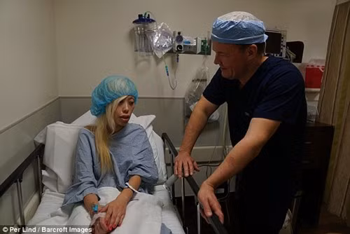 “Búp bê sống” trải qua nhiều cuộc phẫu thuật để không còn bị chế giễu vì ngoại hình đậm chất châu Á