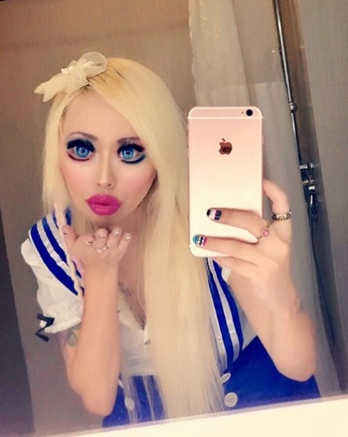 “Búp bê sống” gốc Hoa phẫu thuật để hoá “búp bê Tây” ảnh 4 “Búp bê sống” gốc Hoa phẫu thuật để hoá “búp bê Tây” ảnh 4