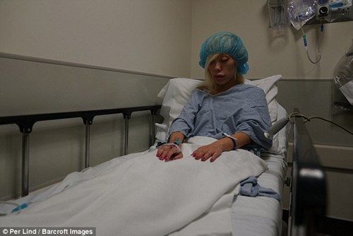 “Búp bê sống” gốc Hoa phẫu thuật để hoá “búp bê Tây” ảnh 2 “Búp bê sống” gốc Hoa phẫu thuật để hoá “búp bê Tây” ảnh 2